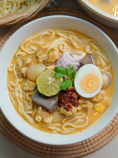 အုန်းနို့ခေါက်ဆွဲ ရပါပြီရှင် 🍜 view